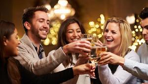 Bữa tiệc với sự vui vẻ của các đồng nghiệp