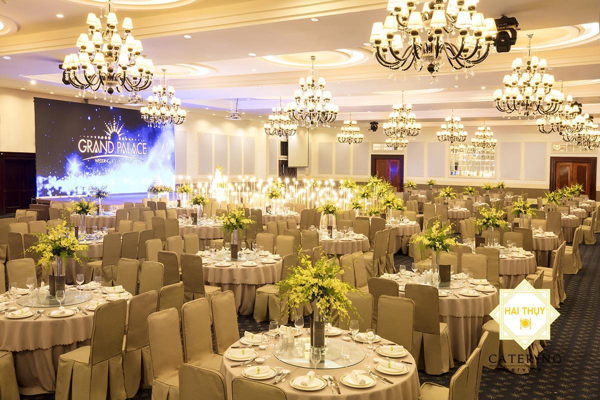 Không gian buổi tiệc sang trọng